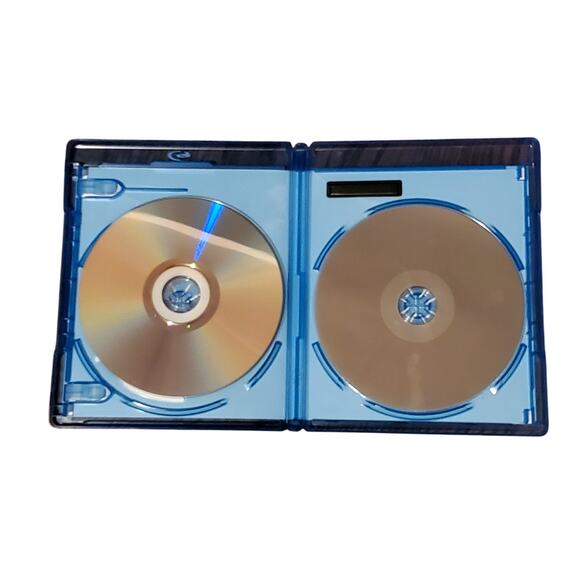 James Bond 007 in Skyfall Blu-ray + DVD 2-Disc Set - Picture 5 of 7